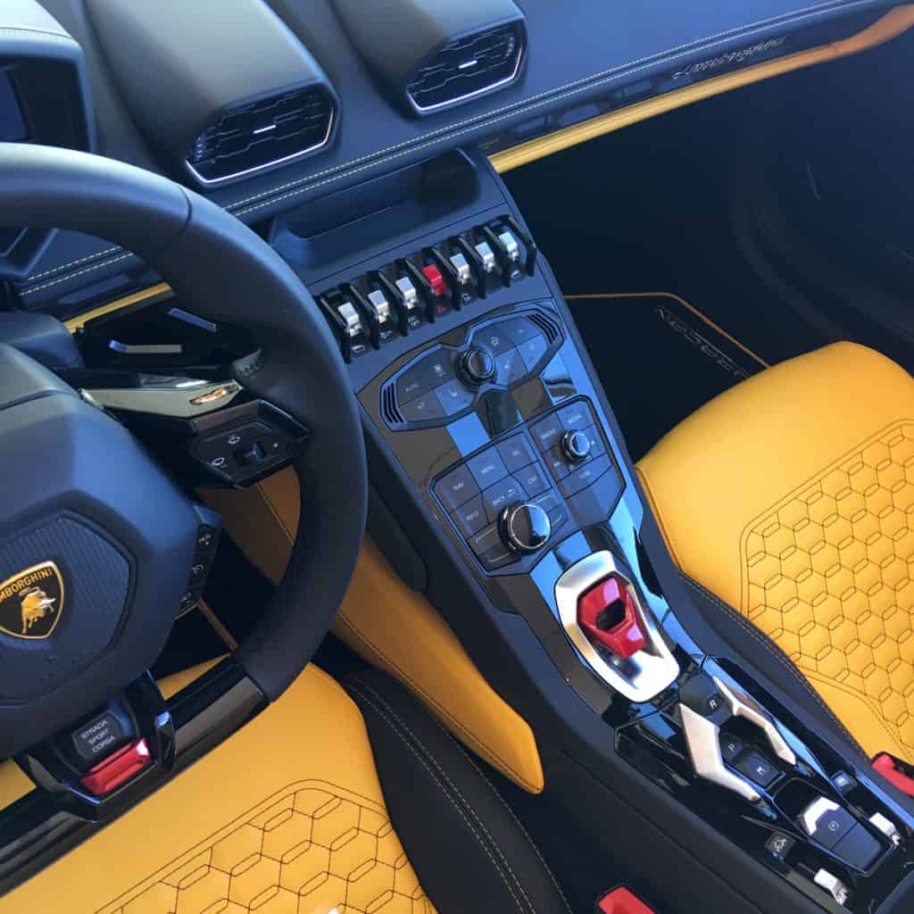 Lamboghini Huracan Spyder interior